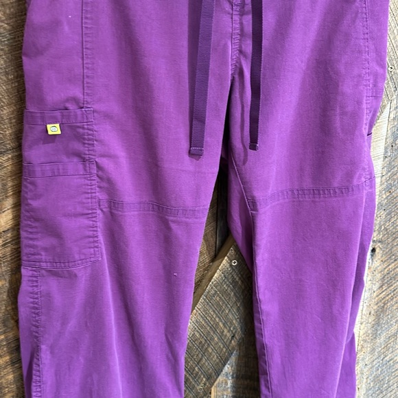 Wonderwink purple scrubs with drawstring tie wide legs size medium - Picture 3 of 5